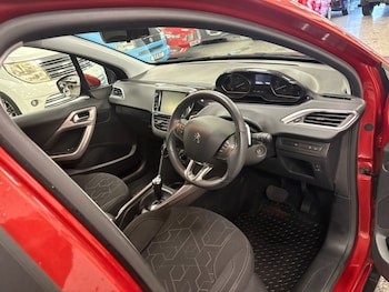 Used Peugeot 2008 2016 for sale - 76962631: Photo