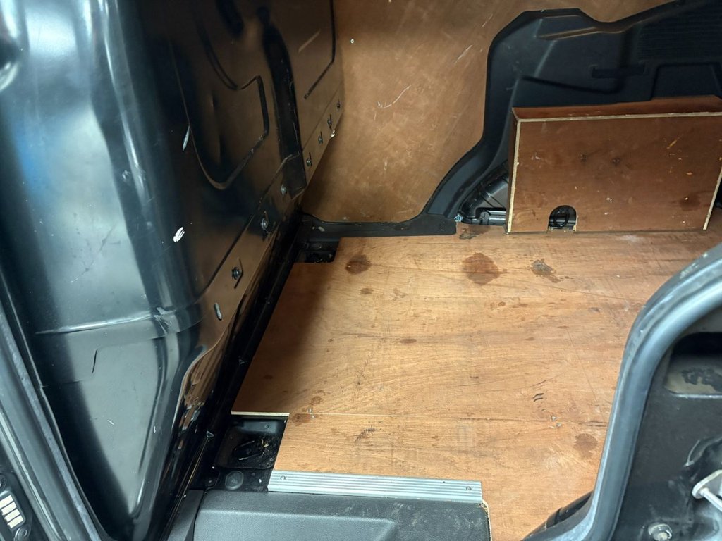 Used Ford Transit Courier 2018 for sale - 77048598: Photo 25