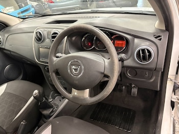 Used Dacia Sandero Stepway 2015 for sale - 77477651: Photo