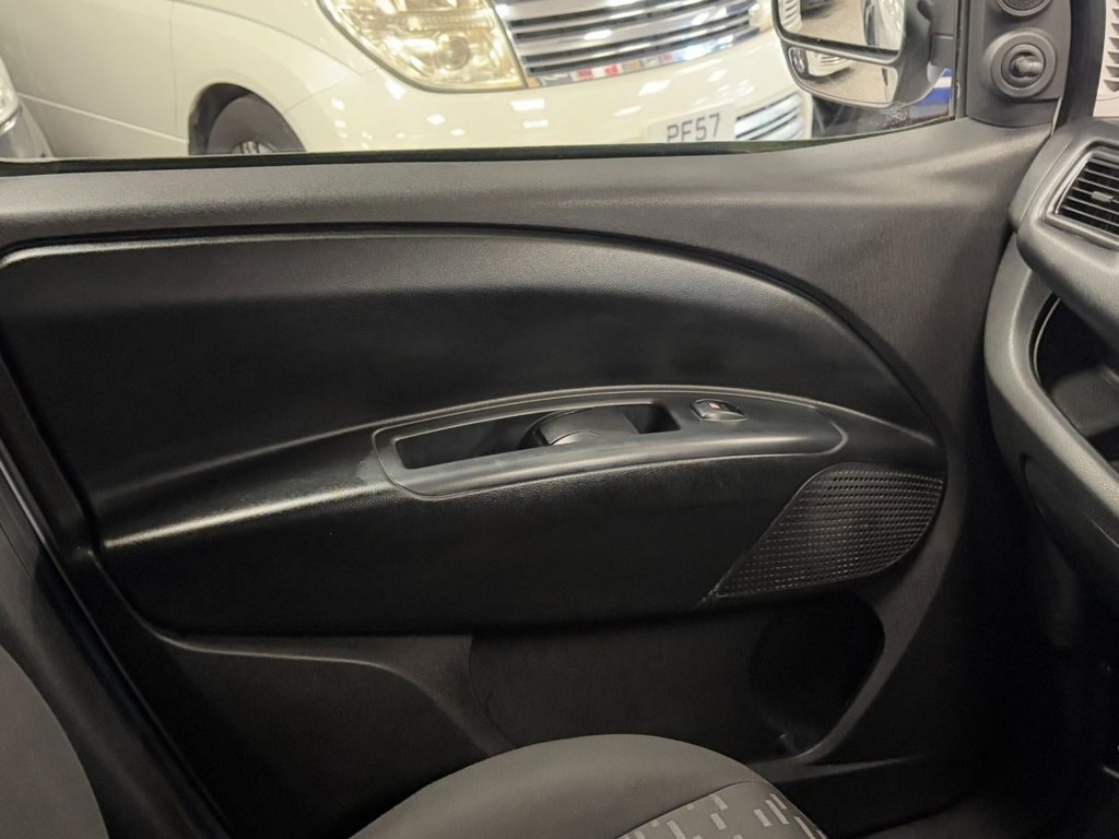 Used Vauxhall Combo 2018 for sale - 76376036: Photo 43