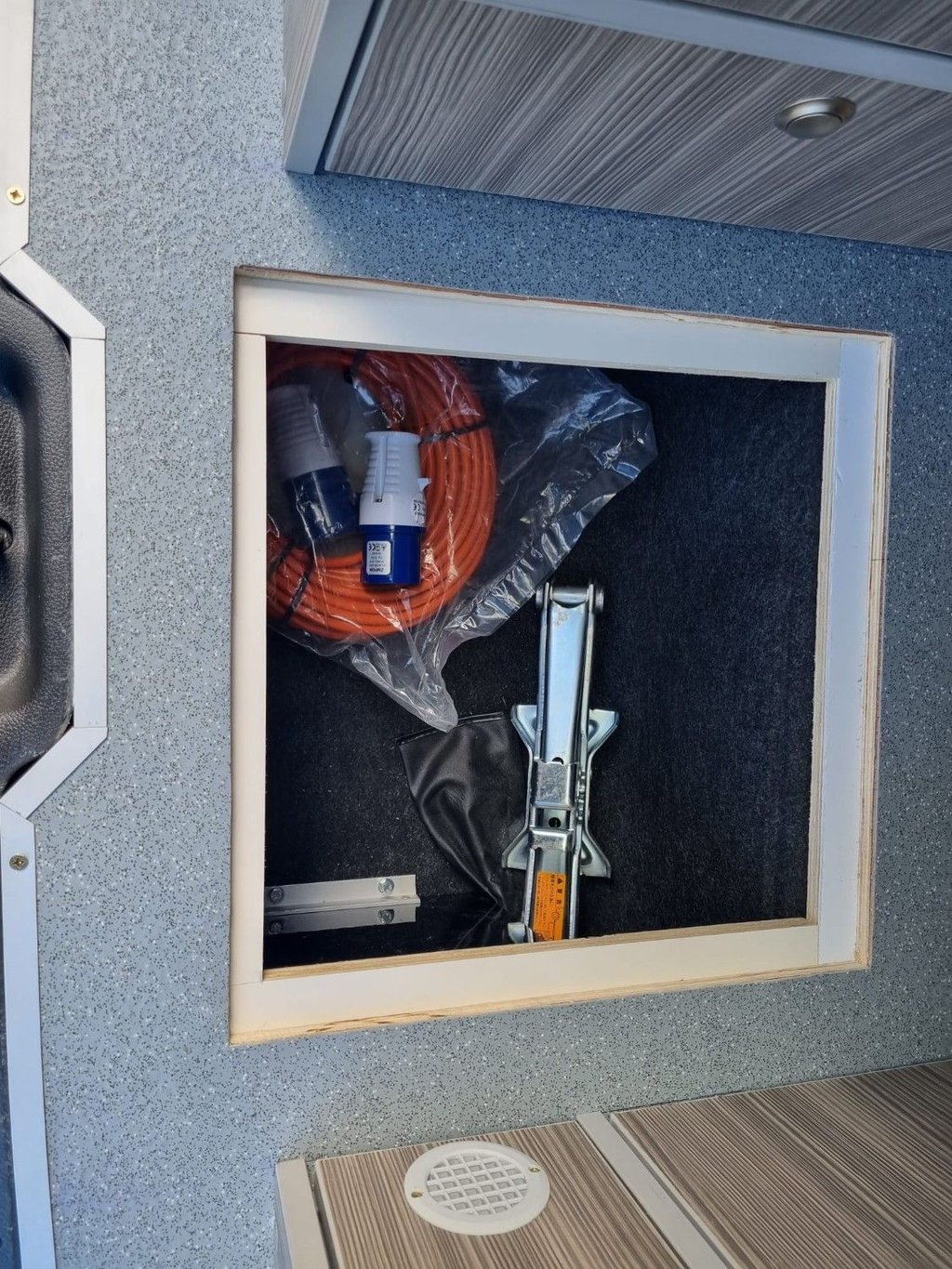 Used Nissan Serena 2008 for sale - 74784139: Photo 17