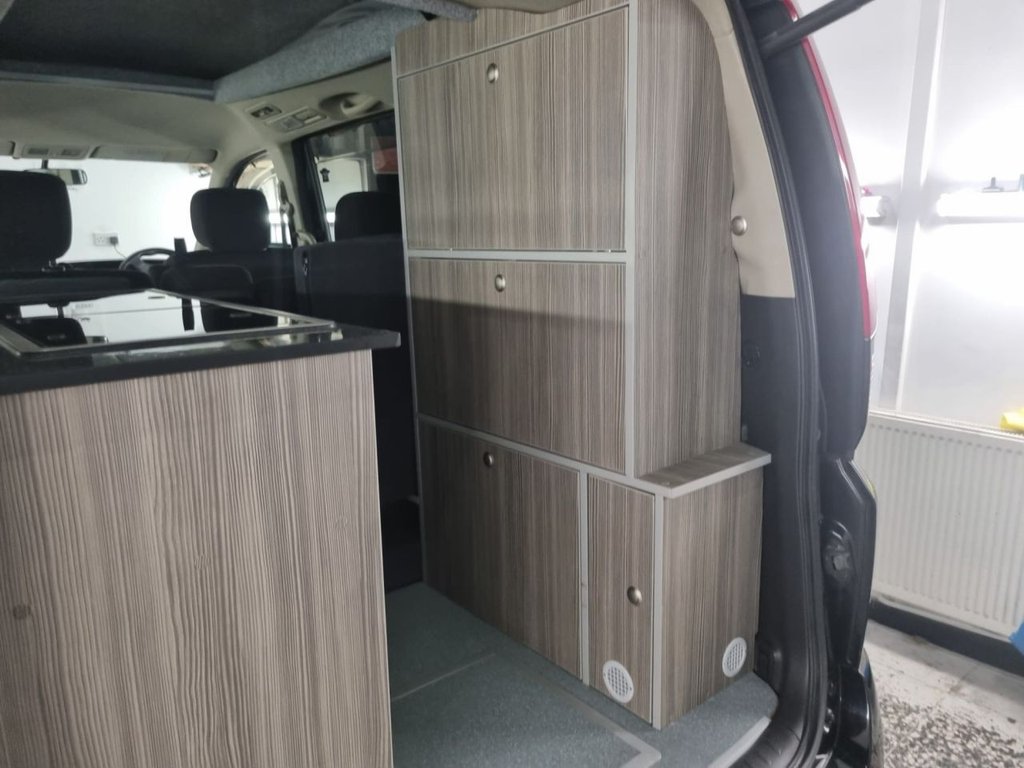 Used Nissan Serena 2008 for sale - 74784139: Photo 9