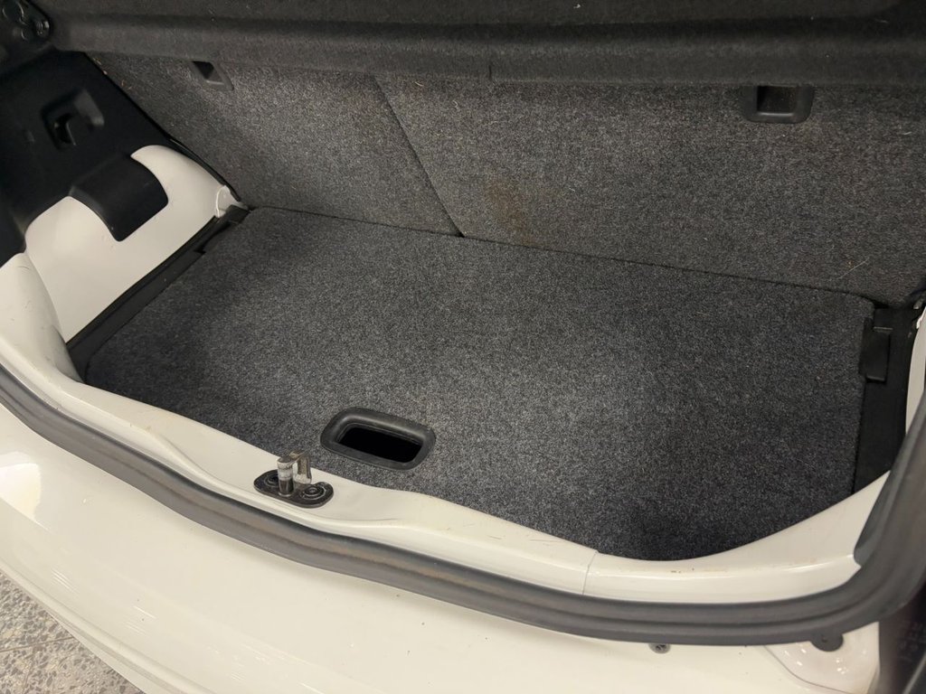 Used Volkswagen up! 2013 for sale - 76345692: Photo 17