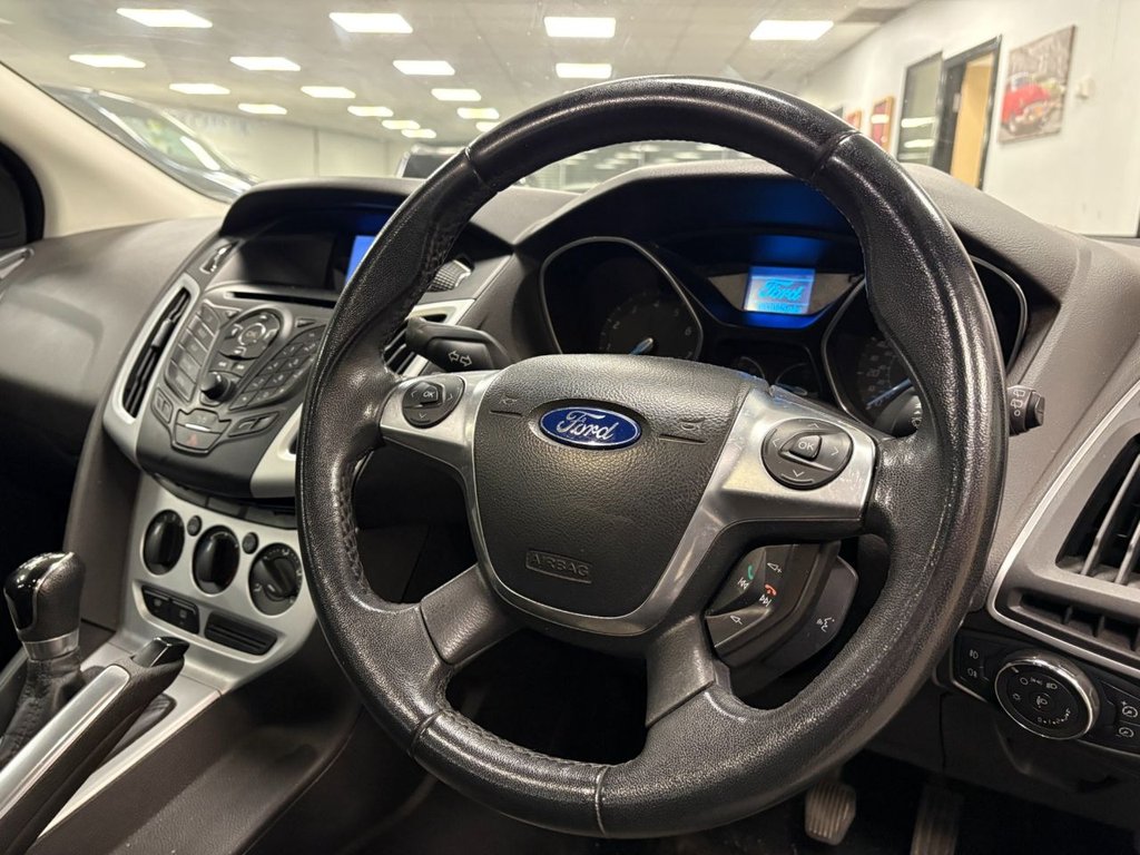 Used Ford Focus 2011 for sale - 76106263: Photo 2