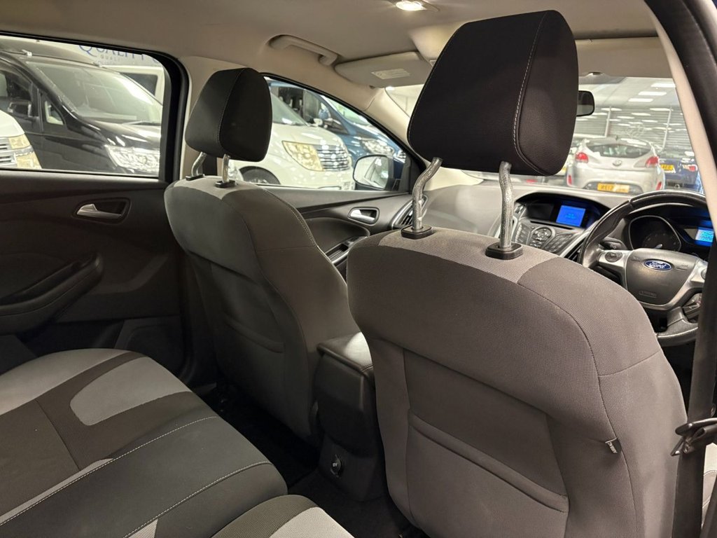 Used Ford Focus 2011 for sale - 76106263: Photo 4