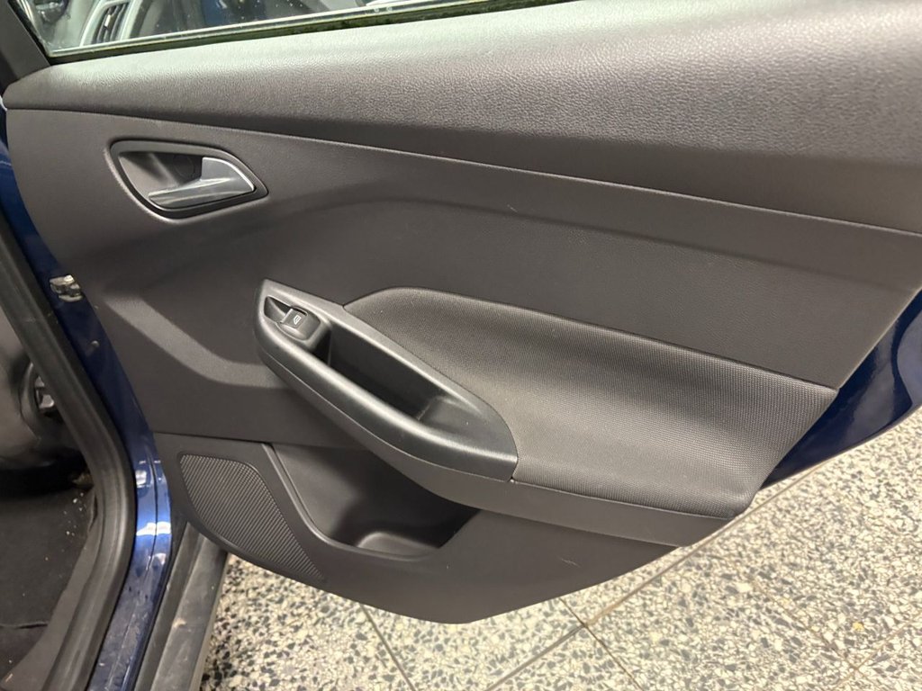 Used Ford Focus 2011 for sale - 76106263: Photo 5