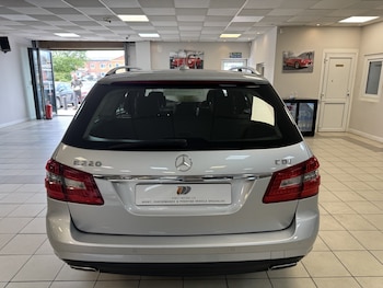 Used Mercedes-Benz E Class 2013 for sale - 78777352: Photo