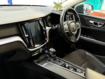 Used Volvo V60 2018 for sale - 76535946: Photo