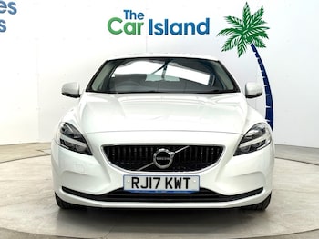 Used Volvo V40 2017 for sale - 76118519: Photo 2