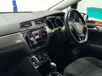 Used Volkswagen Touran 2018 for sale - 76698518: Photo