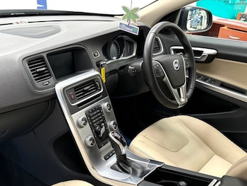 Used Volvo V60 2018 for sale - 79371110: Photo