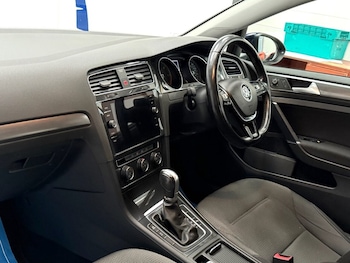 Used Volkswagen Golf 2018 for sale - 76454775: Photo