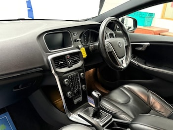 Used Volvo V40 2018 for sale - 75998887: Photo 4