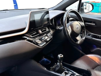 Used Toyota C-HR 2017 for sale - 79518617: Photo