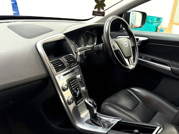 Used Volvo XC60 2017 for sale - 76910410: Photo