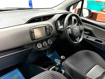 Used Toyota Yaris 2018 for sale - 78597888: Photo