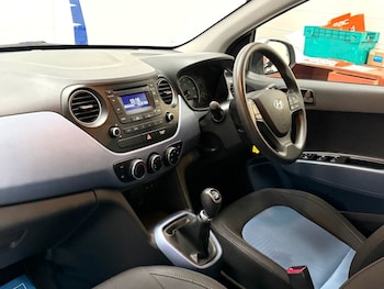 Used Hyundai i10 2015 for sale - 77905088: Photo