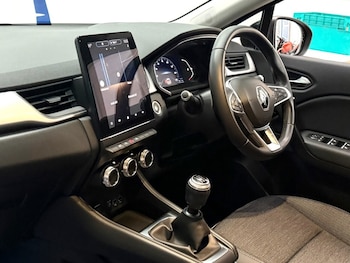 Used Renault Captur 2021 for sale - 76582632: Photo