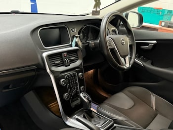 Used Volvo V40 2019 for sale - 78272049: Photo