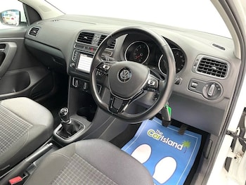 Used Volkswagen Polo 2016 for sale - 77991280: Photo