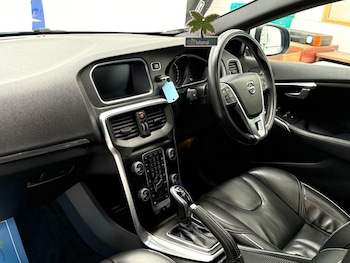 Used Volvo V40 2018 for sale - 78401573: Photo