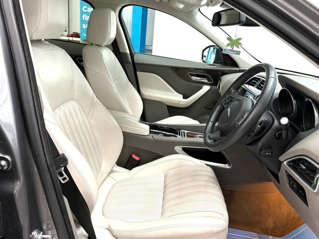 Used Jaguar F-Pace 2017 for sale - 77849569: Photo 17