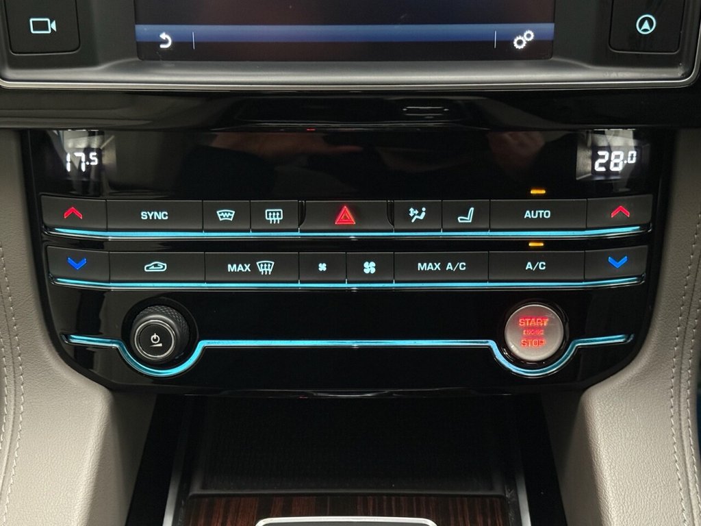 Used Jaguar F-Pace 2017 for sale - 77849569: Photo 32