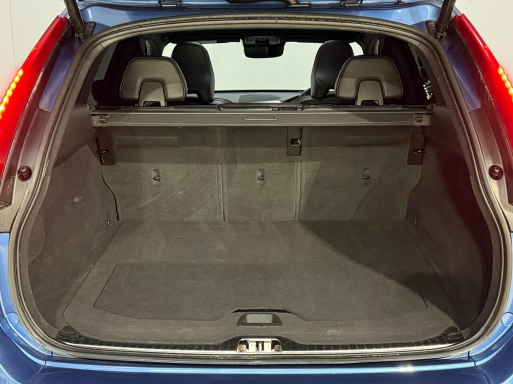 Used Volvo XC60 2017 for sale - 77027457: Photo 30