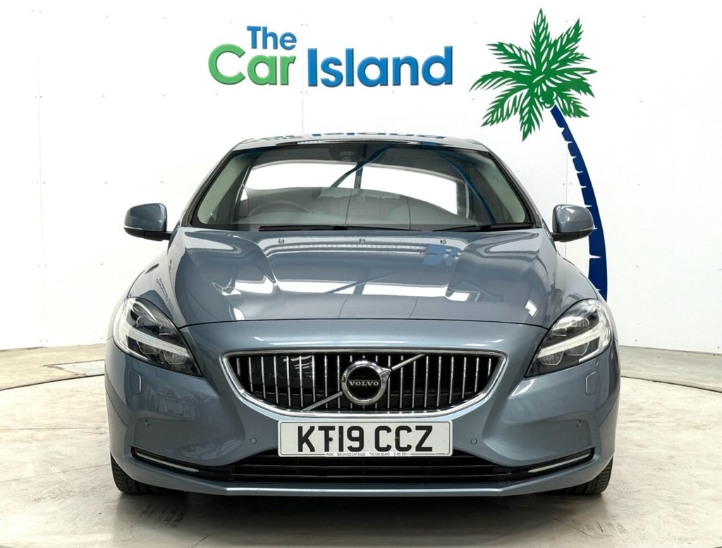 Used Volvo V40 2019 for sale - 76569760: Photo 2