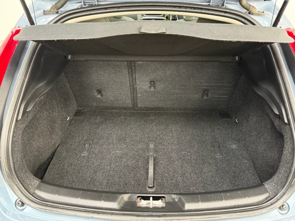 Used Volvo V40 2019 for sale - 76569760: Photo 35