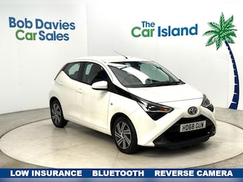 2019 (68) - 1.0 VVT-i x-play Hatchback 5dr Petrol Manual Euro 6 (71 ps)