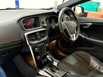 Used Volvo V40 2018 for sale - 77507662: Photo