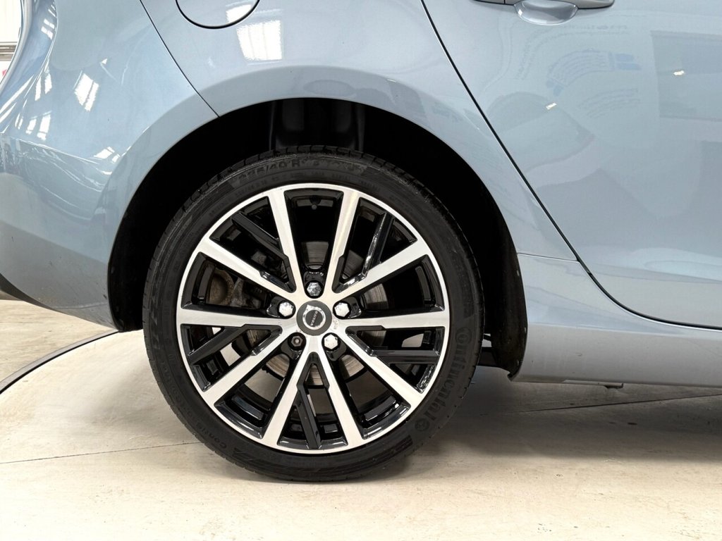 Used Volvo V40 2019 for sale - 76923357: Photo 12