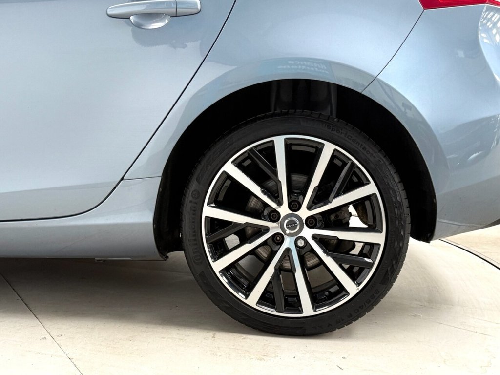 Used Volvo V40 2019 for sale - 76923357: Photo 14