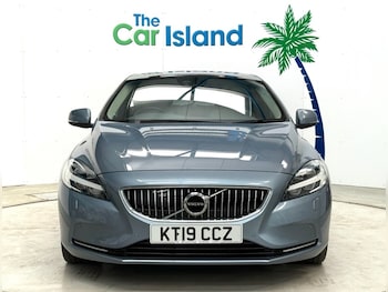 Used Volvo V40 2019 for sale - 76923357: Photo