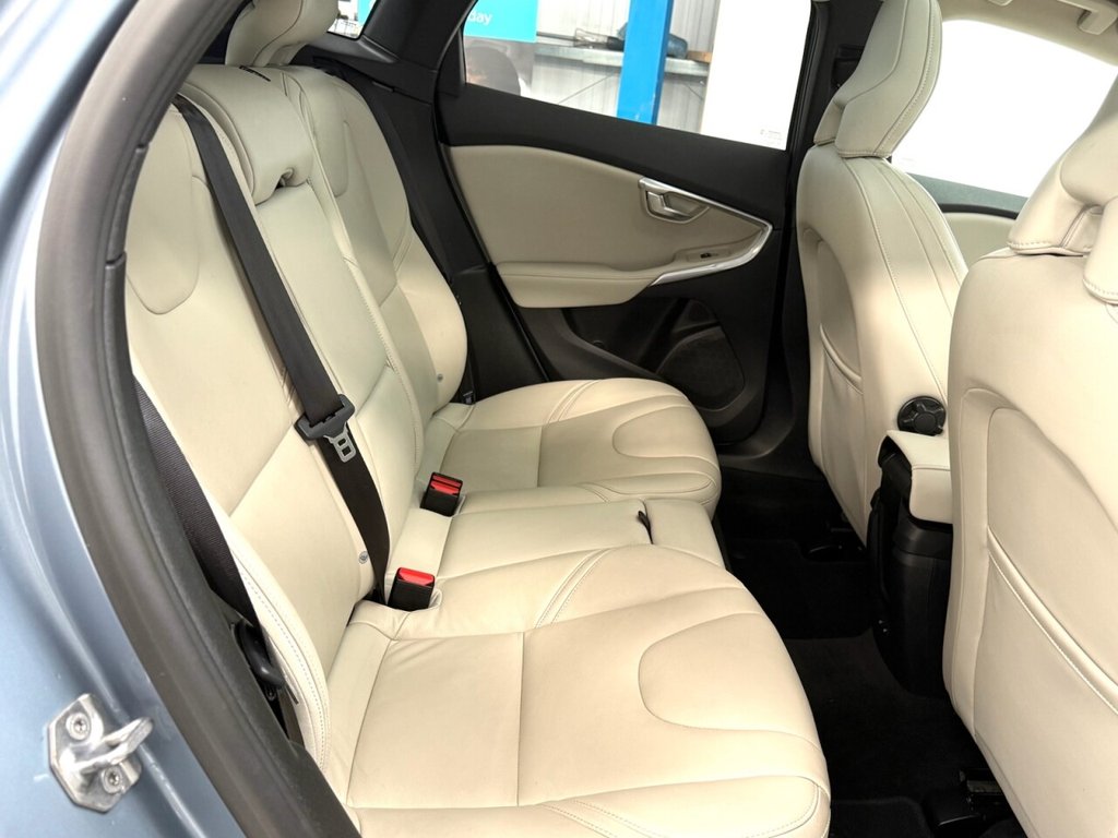 Used Volvo V40 2019 for sale - 76923357: Photo 32