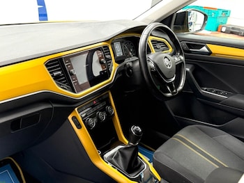 Used Volkswagen T-Roc 2018 for sale - 78749498: Photo