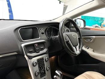 Used Volvo V40 2017 for sale - 78607668: Photo