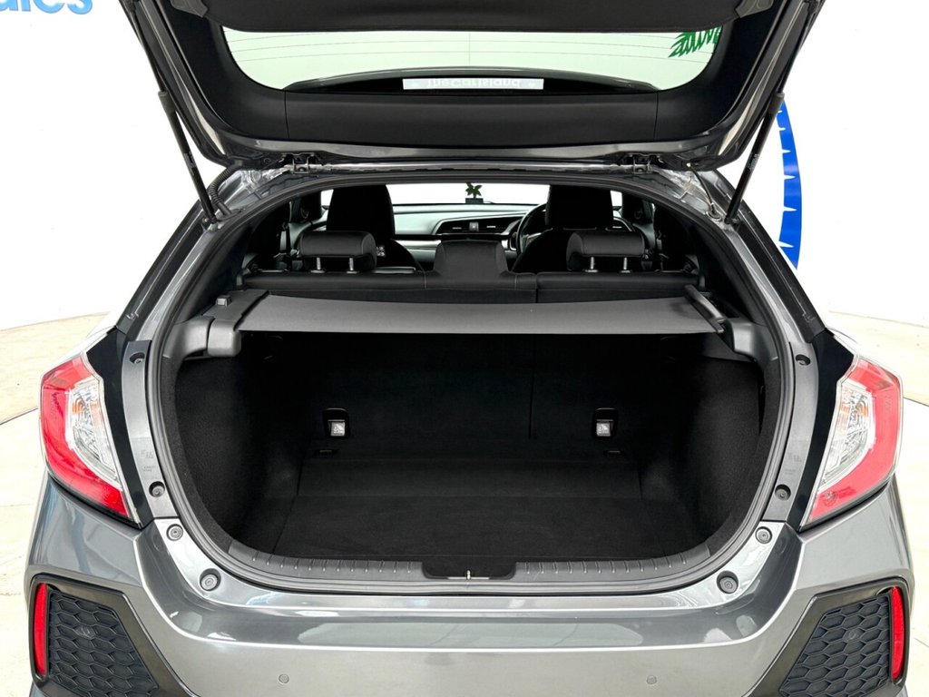 Used Honda Civic 2018 for sale - 77748329: Photo 32