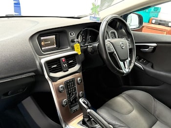 Used Volvo V40 Cross Country 2017 for sale - 79059503: Photo