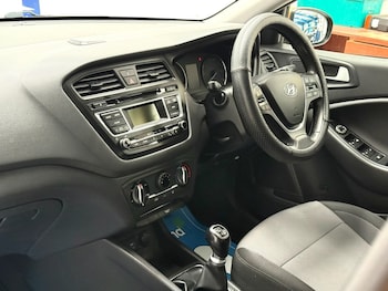 Used Hyundai i20 2017 for sale - 78619132: Photo
