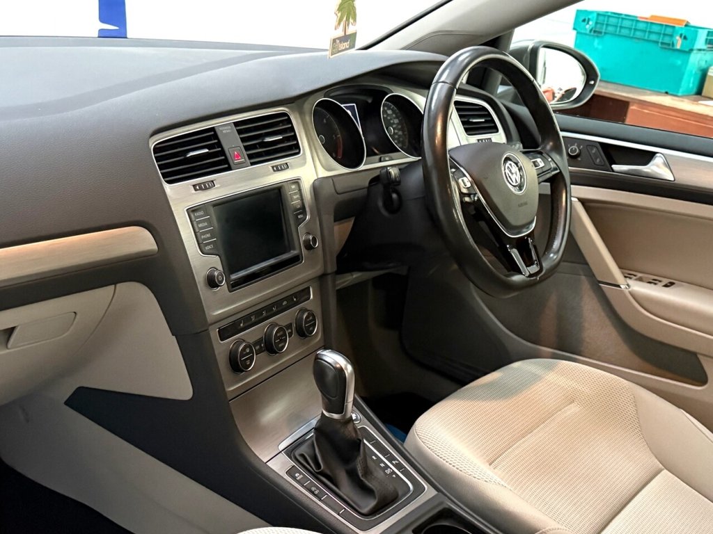 Used Volkswagen Golf 2017 for sale - 77276459: Photo 4