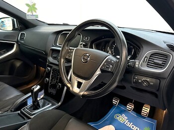 Used Volvo V40 2018 for sale - 77212521: Photo