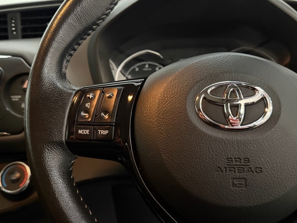 Used Toyota Yaris 2018 for sale - 77122319: Photo 18