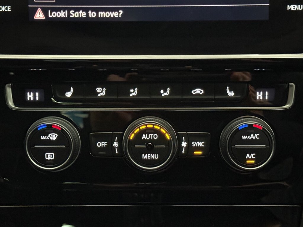 Used Volkswagen Golf 2017 for sale - 76470271: Photo 32