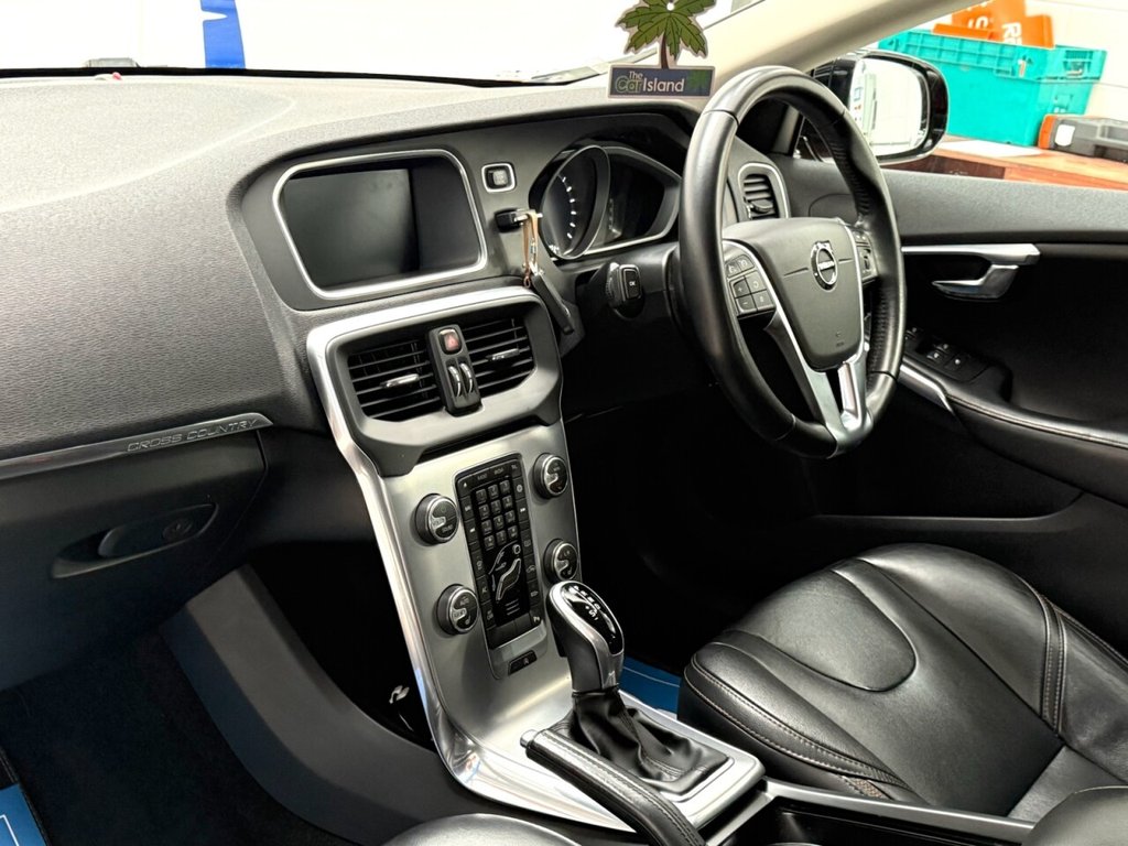 Used Volvo V40 2017 for sale - 78110730: Photo 4