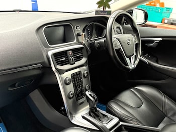 Used Volvo V40 2017 for sale - 78110730: Photo