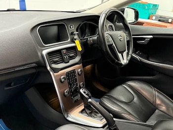 Used Volvo V40 2018 for sale - 78240879: Photo