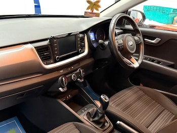 Used Kia Stonic 2018 for sale - 76711236: Photo