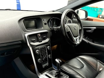 Used Volvo V40 2018 for sale - 78501327: Photo